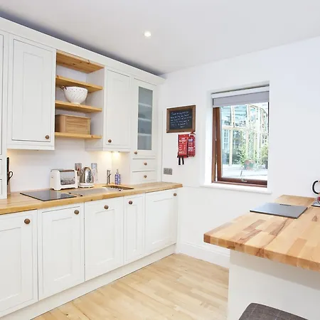 1 Talbot Court *
